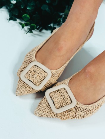 Dámske béžové čipkované lodičky na nízkom opätku
