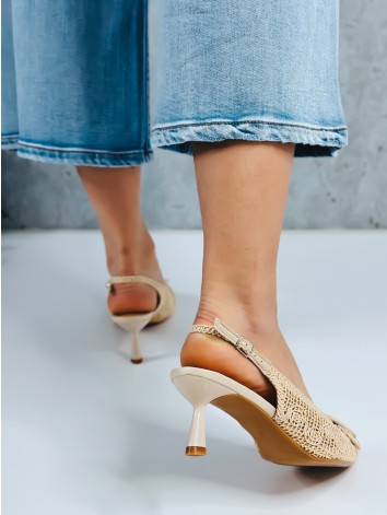 Dámske béžové čipkované lodičky na nízkom opätku