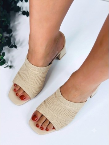 Dámske béžové elegantné šľapky na hrubom opätku