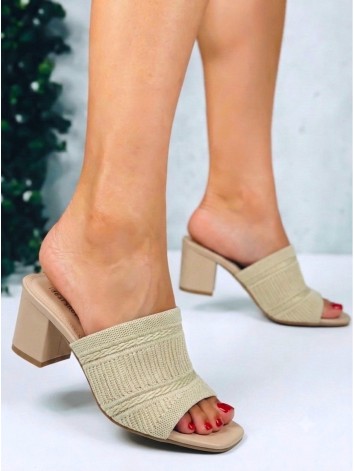 Dámske béžové elegantné šľapky na hrubom opätku