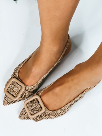Dámske béžové háčkované sandále na nízkom opätku