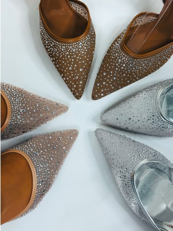 Dámske béžové sandále s kamienkami na nízkom opätku Plora