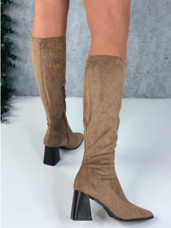 Dámske béžové semišové čižmy na opätku pod kolená