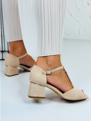 Dámske béžové semišové sandále na nízkom opätku