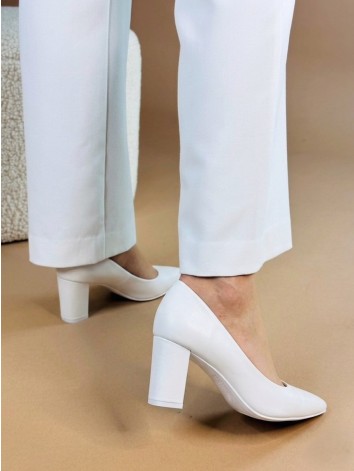 Dámske biele matné lodičky na hrubom opätku