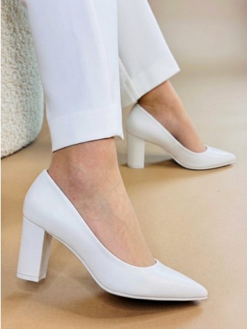 Dámske biele matné lodičky na hrubom opätku