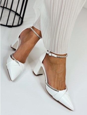 Dámske biele sandále s ozdobnými kamienkami Pelora