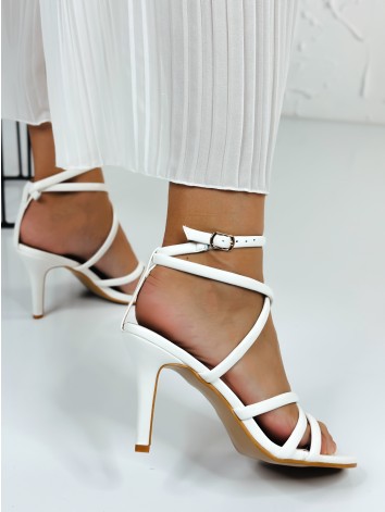 Dámske biele sandále s viazaním Lora