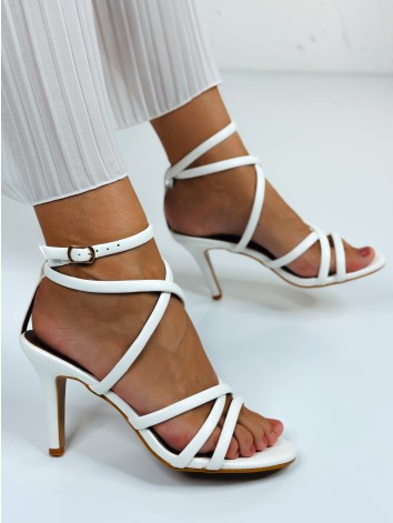 Dámske biele sandále s viazaním Lora