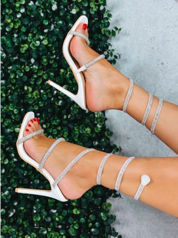 Dámske biele sandále so špirálovým remienkom a kamienkami