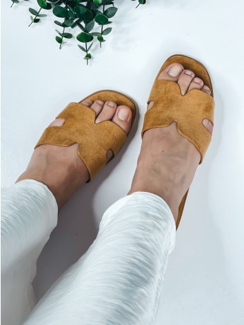 Dámske camel semišové šľapky na nízkom opätku