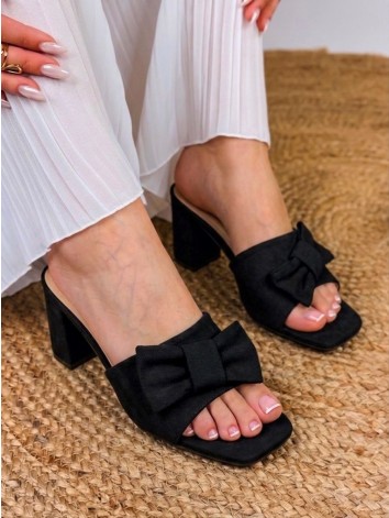 Dámske čierne elegantné semišové šľapky s mašľou na hrubom opätku
