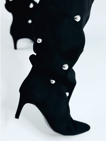 Dámske čierne čižmy s cvokmi na nízkom opätku