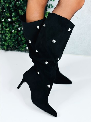 Dámske čierne čižmy s cvokmi na nízkom opätku