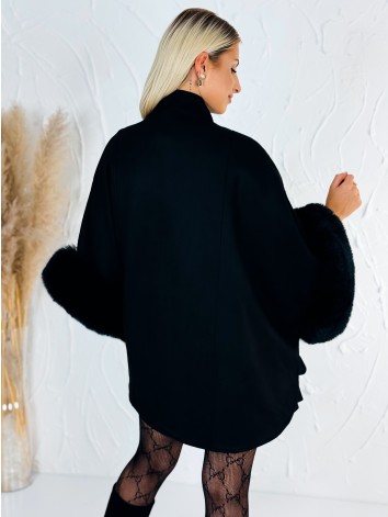 Dámske čierne elegantné pončo s odopínateľnou kožušinou na rukávoch