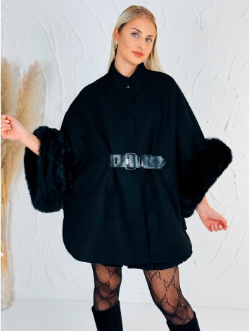 Dámske čierne elegantné pončo s odopínateľnou kožušinou na rukávoch