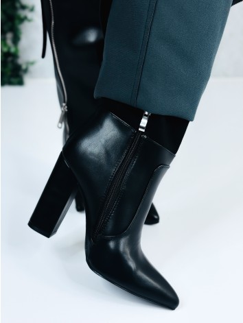 Dámske čierne extravagantné čižmy so zipsom