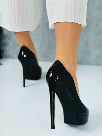 Dámske čierne extravagantné lakované lodičky na platforme