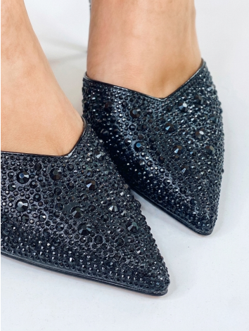 Dámske čierne extravagantné sandále na vysokom opätku