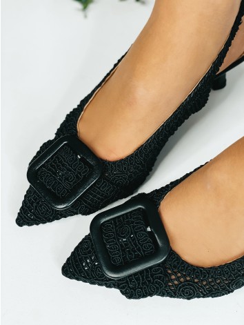 Dámske čierne háčkované sandále na nízkom opätku