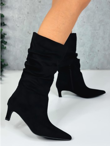 Dámske čierne nariasené čižmy na nízkom opätku