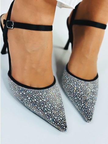 Dámske čierne sandále s kamienkami na nízkom opätku