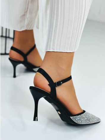 Dámske čierne sandále s kamienkami na nízkom opätku