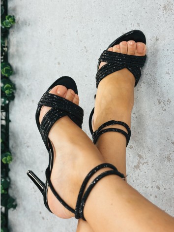 Dámske čierne sandále s kamienkami na vysokom opätku Era