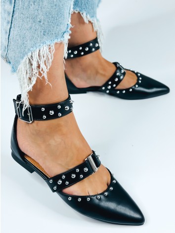 Dámske čierne špicaté sandále s vybíjaním a remienkom okolo členka