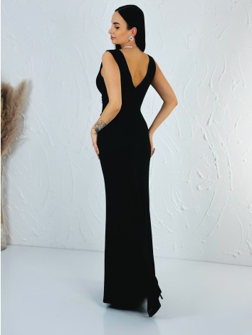 Dámske čierne spoločenské šaty so striebornou aplikáciou a rázporkom