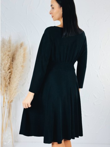 Dámske čierne trblietavé šaty s véčkovým výstrihom aj pre moletky