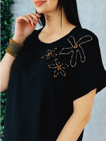 Dámske čierne tričko s kvetovanou aplikáciou a perlami