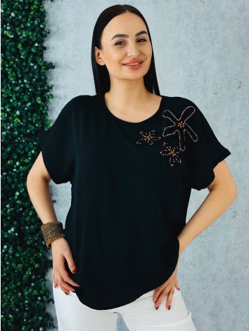 Dámske čierne tričko s kvetovanou aplikáciou a perlami