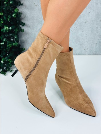 Dámske členkové semišové čižmy na nízkom opätku - béžové
