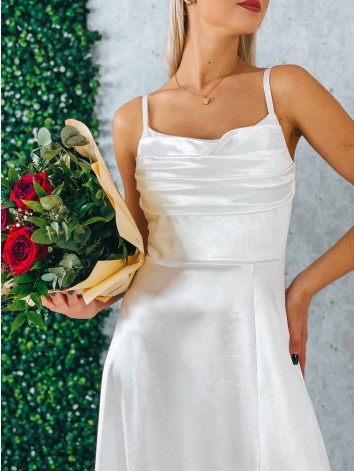 Dámske dlhé biele spoločenské šaty na ramienka s rázporkom