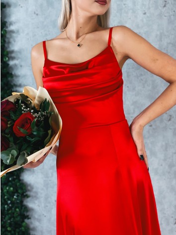 Dámske dlhé červené spoločenské šaty na ramienka s rázporkom