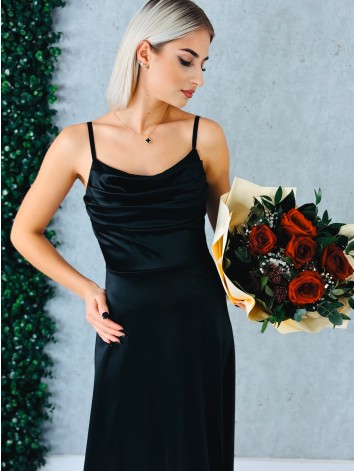 Dámske dlhé čierne spoločenské šaty na ramienka s rázporkom