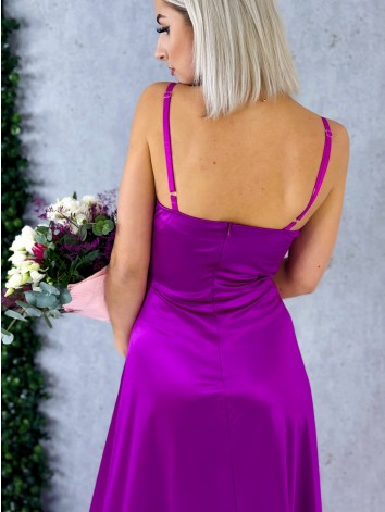Dámske dlhé fialové spoločenské šaty na ramienka s rázporkom