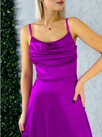 Dámske dlhé fialové spoločenské šaty na ramienka s rázporkom