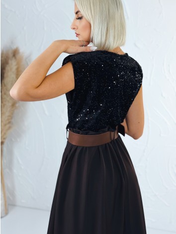 Dámske dlhé šaty s flitrovaným vrchom a hnedým opaskom - hnedé