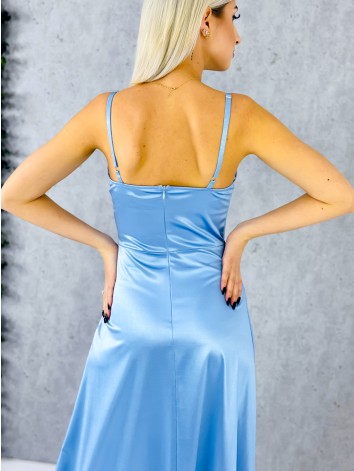 Dámske dlhé svetlomodré spoločenské šaty na ramienka s rázporkom