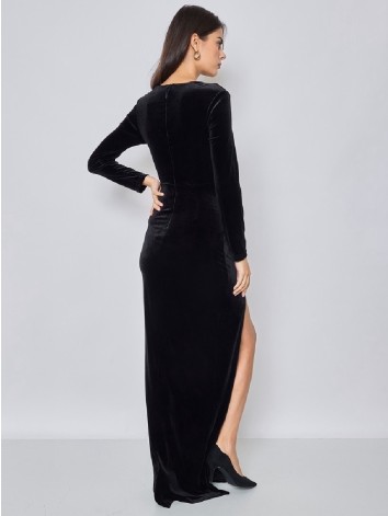 Dámske dlhé zamatové spoločenské šaty s razporkom - čierne