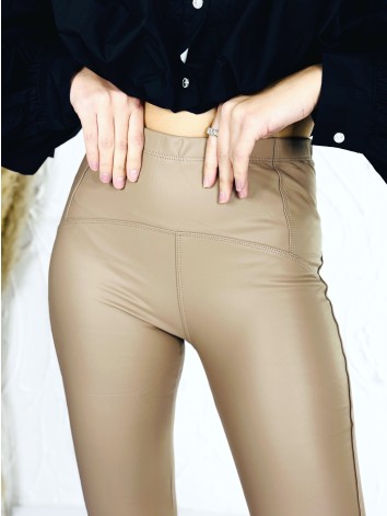 Dámske elastické koženkové push-up legíny ELEN - béžové 26
