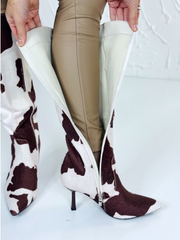 Dámske elastické zateplené koženkové push-up legíny v svetlo hnedej farbe formujúce postavu