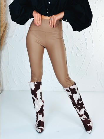 Dámske elastické koženkové push-up legíny ELEN - svetlo hnedé 103