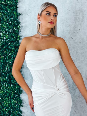 Dámske elastické spoločenské šaty s rozparkom a s efektom uzla v páse - biele