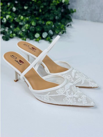 Dámske eleganté biele sandále na nízkom opätku s čipkou aj pre nevesty