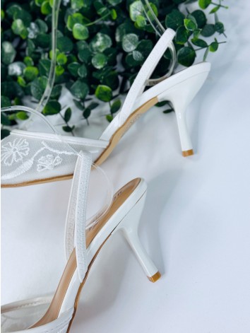 Dámske eleganté biele sandále na nízkom opätku s čipkou aj pre nevesty