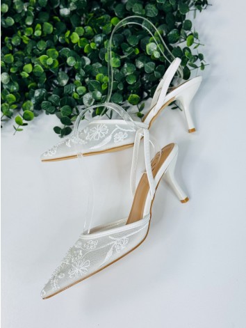 Dámske eleganté biele sandále na nízkom opätku s čipkou aj pre nevesty
