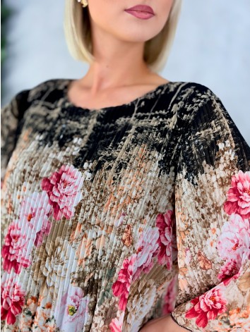 Dámske elegantné midi plisované šaty s kvetovanou potlačou aj pre moletky - čierne